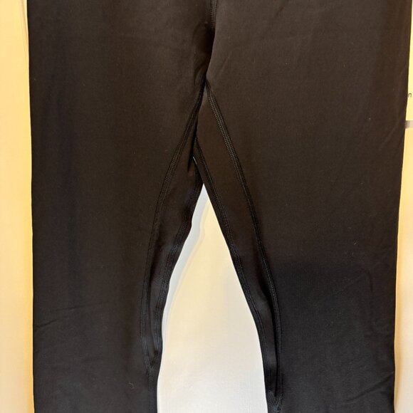 EUC Lululemon Women's Size 6 Align HR Crop 23" Black Scalloped - Picture 3 of 8